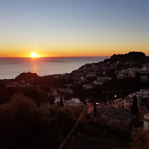 https://casa-aurora.taorminaitalyhotels.com